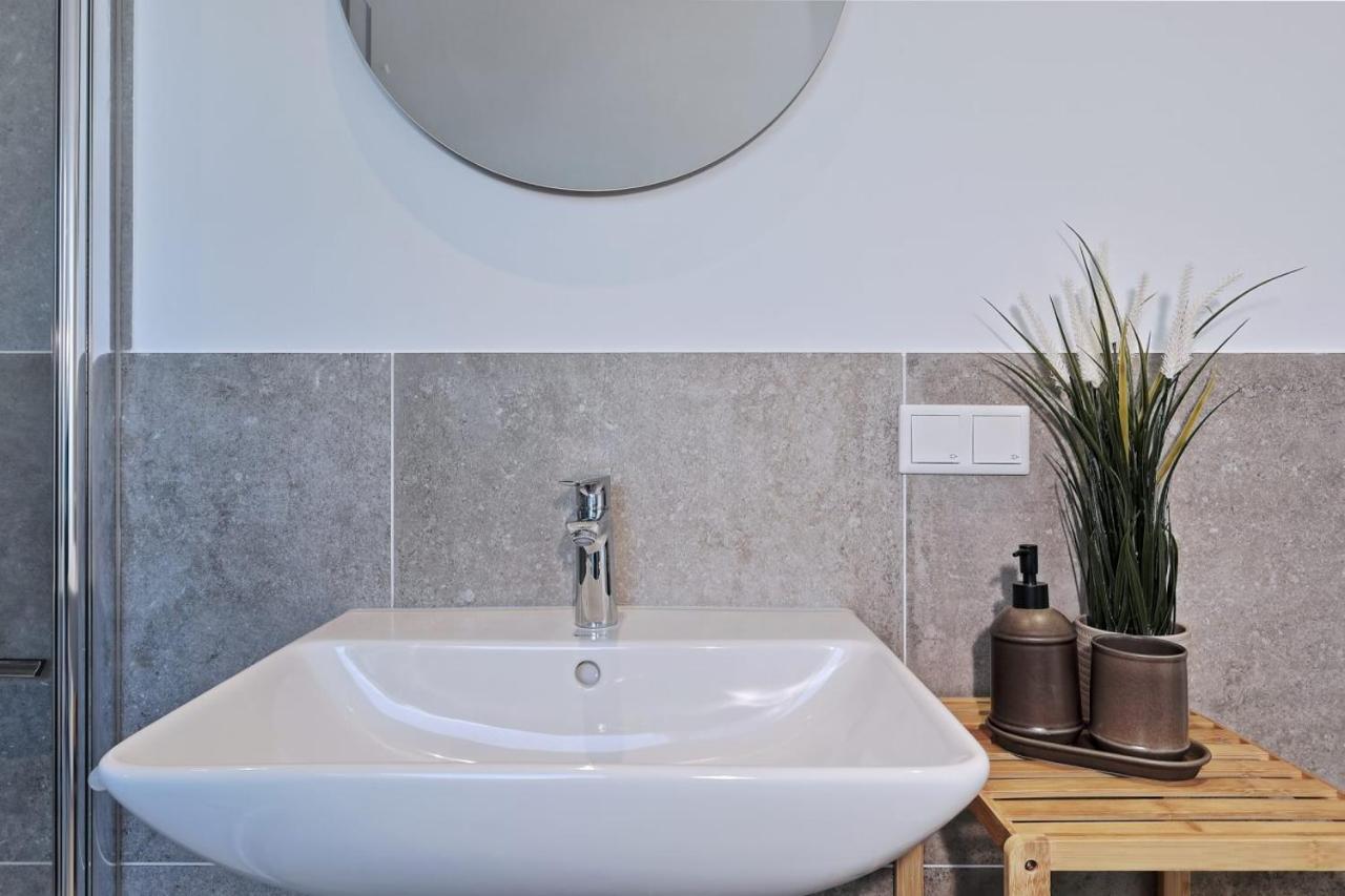 'Traveller Lodge' Grosszuegiges Apartment - 3 Bedroom 10Min To Hbf, Full Kitchen, Homeoffice, Netflix, Wifi Düsseldorf Exterior foto