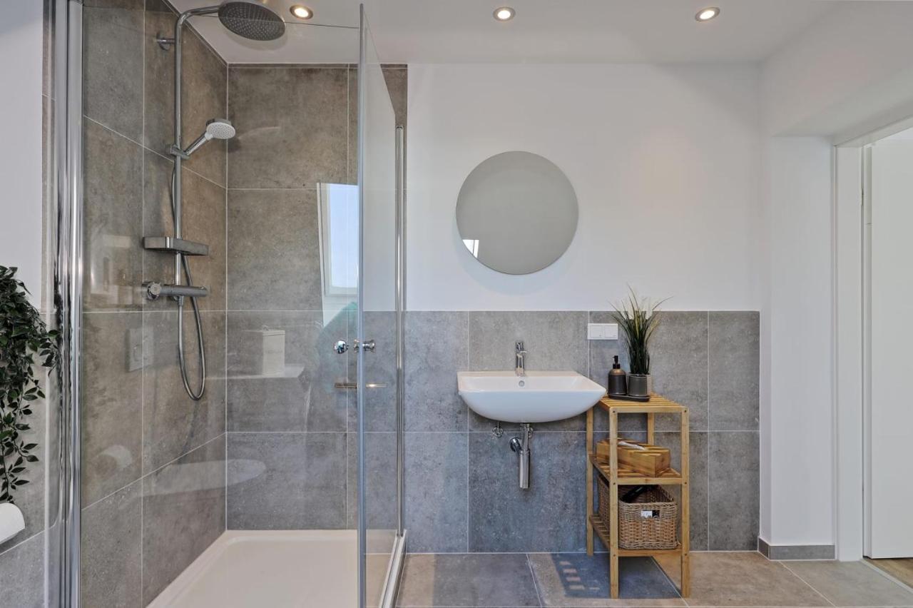 'Traveller Lodge' Grosszuegiges Apartment - 3 Bedroom 10Min To Hbf, Full Kitchen, Homeoffice, Netflix, Wifi Düsseldorf Exterior foto
